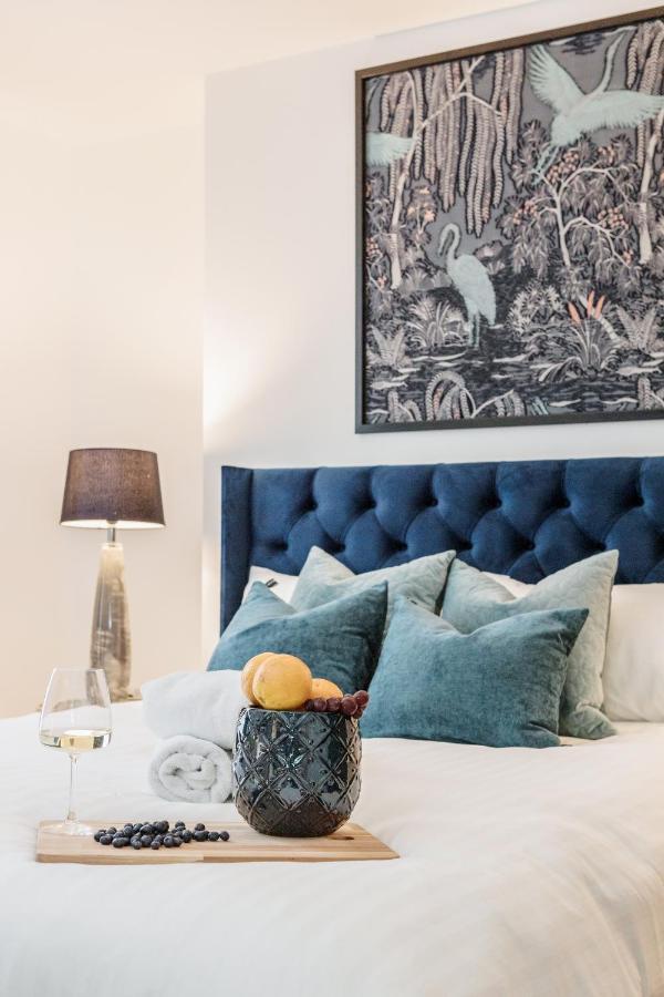 Elegant 3Bed Apartment In Kensington Olympia London Bagian luar foto