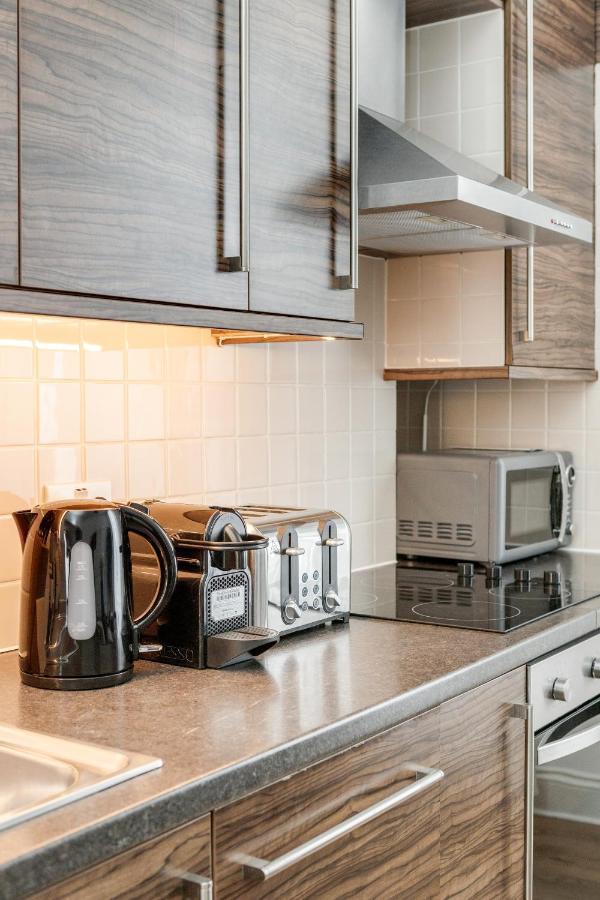 Elegant 3Bed Apartment In Kensington Olympia London Bagian luar foto