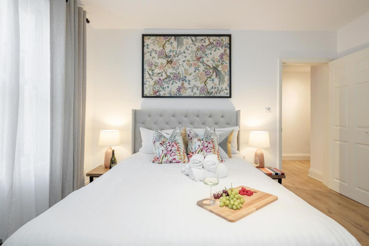 Elegant 3Bed Apartment In Kensington Olympia London Bagian luar foto