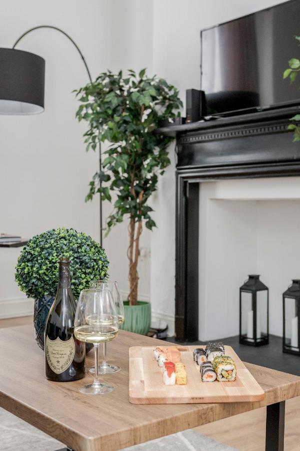 Elegant 3Bed Apartment In Kensington Olympia London Bagian luar foto