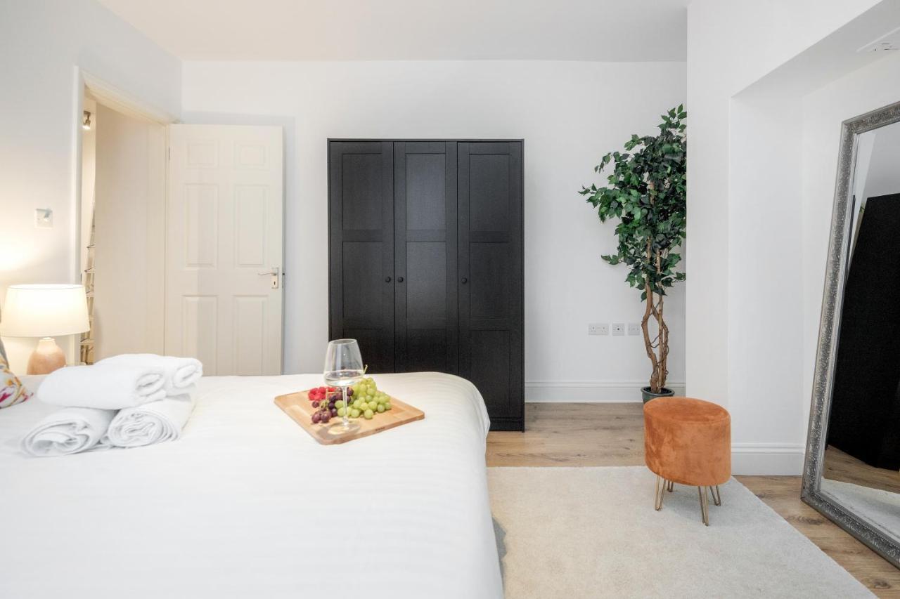Elegant 3Bed Apartment In Kensington Olympia London Bagian luar foto