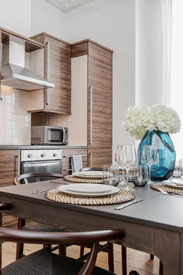 Elegant 3Bed Apartment In Kensington Olympia London Bagian luar foto