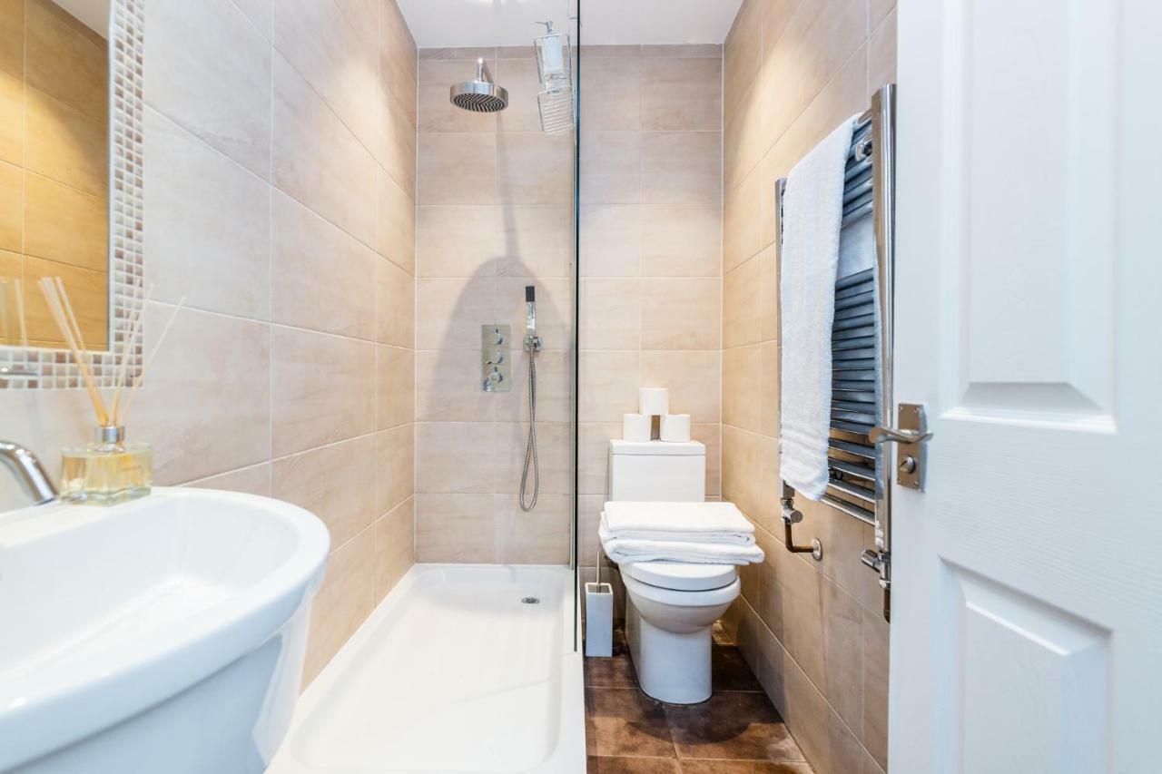 Elegant 3Bed Apartment In Kensington Olympia London Bagian luar foto